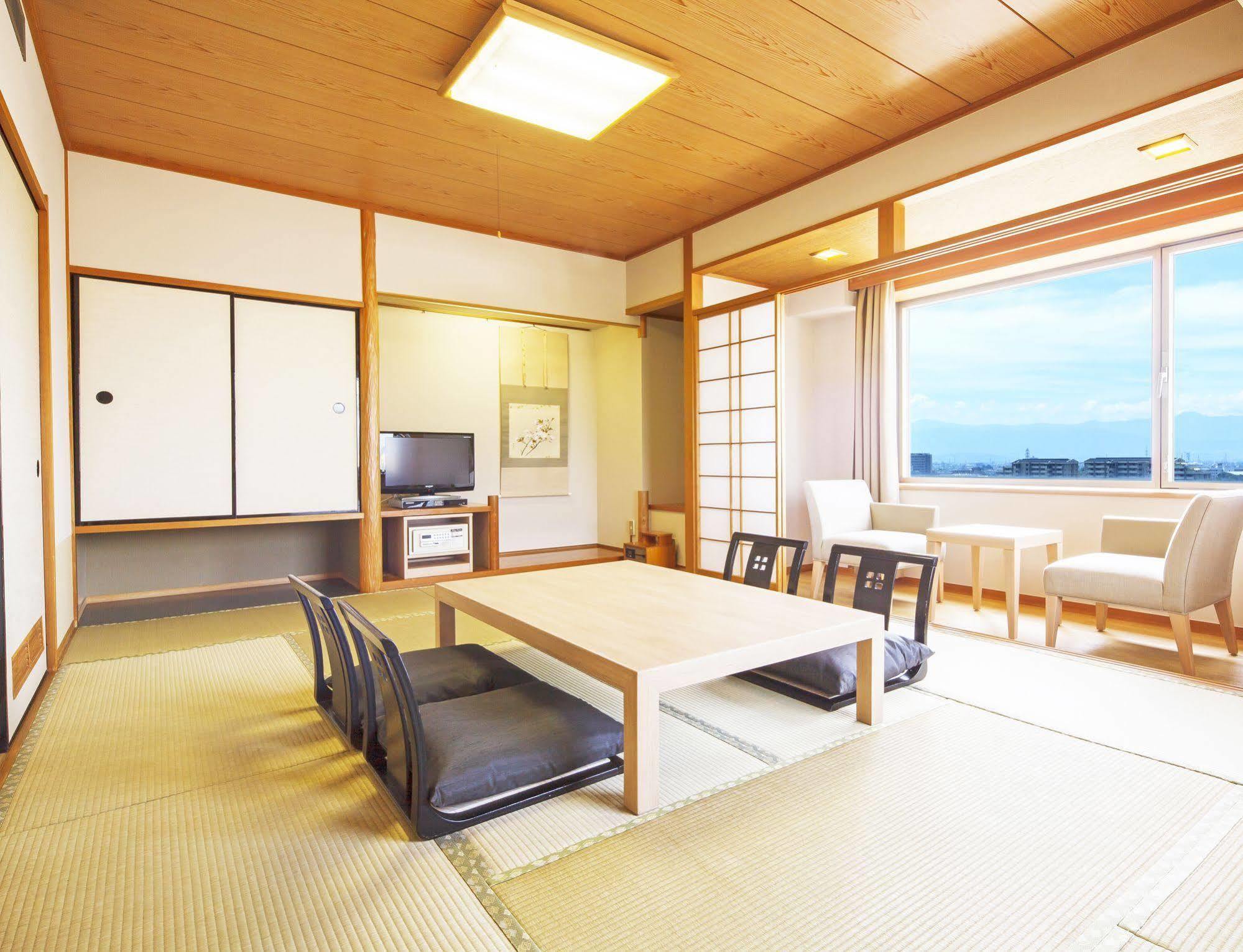 Kofu Kinenbi Hotel Exterior photo